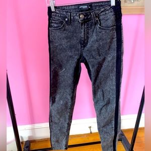 Just Black Denim Two-tone jeans!